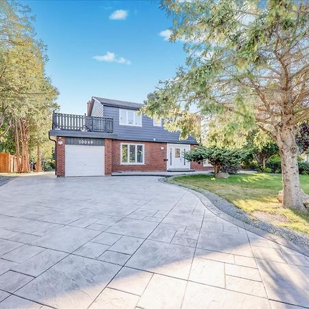 Stunning 7 Bedroom Rougeview Home With 2 Kitchens, 5 Bathrooms, Amazing Backyard & 8-Car Parking Toronto Exterior foto