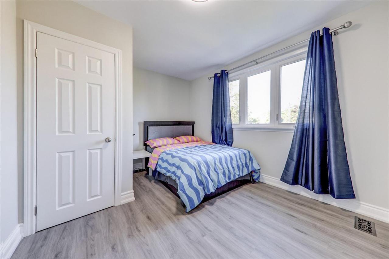 Stunning 7 Bedroom Rougeview Home With 2 Kitchens, 5 Bathrooms, Amazing Backyard & 8-Car Parking Toronto Exterior foto